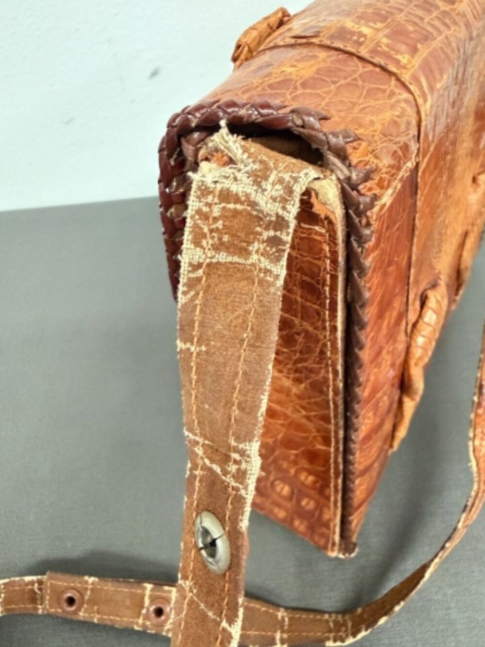 🐊 Vintage Genuine Alligator Handbag | Made in Cuba | Late 1940s–Early 1960s - Picture 4 of 12